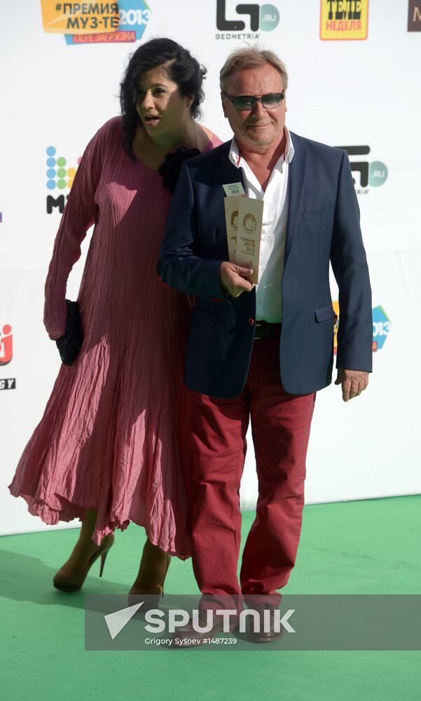 11th popular music awards Muz-TV 2013