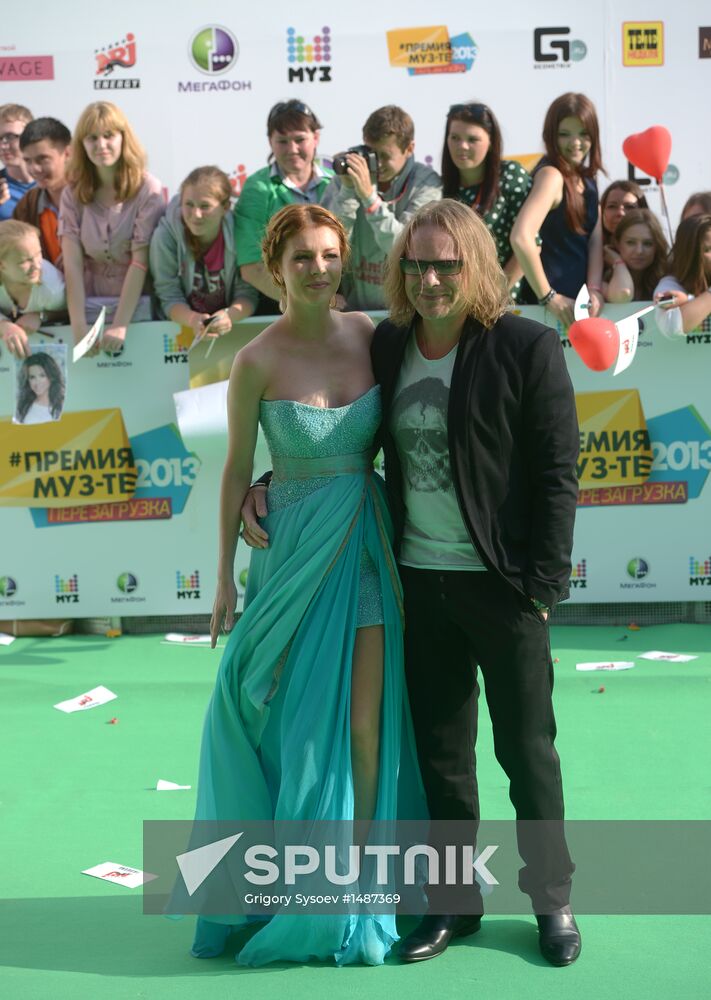 11th popular music awards Muz-TV 2013