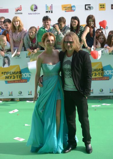 11th popular music awards Muz-TV 2013