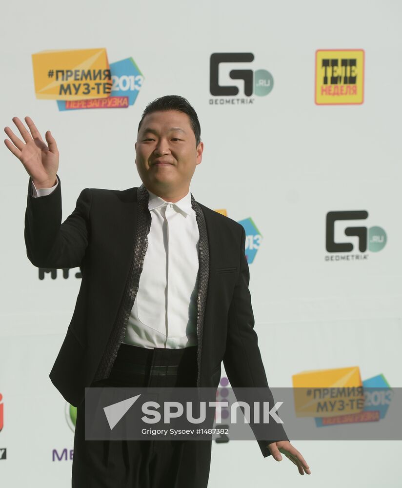 11th popular music awards Muz-TV 2013