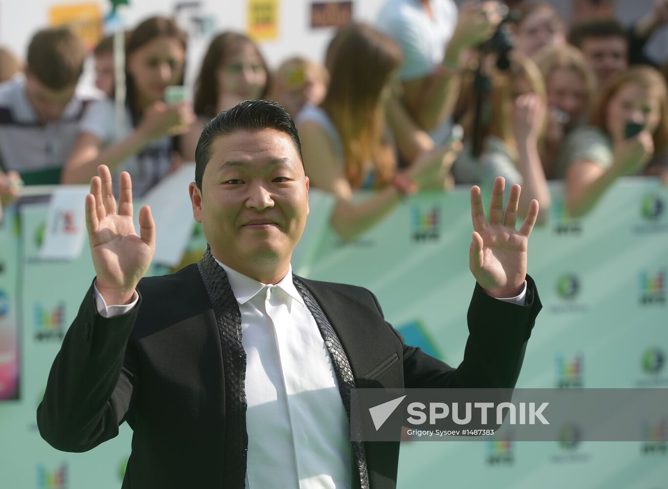 11th popular music awards Muz-TV 2013