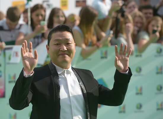 11th popular music awards Muz-TV 2013