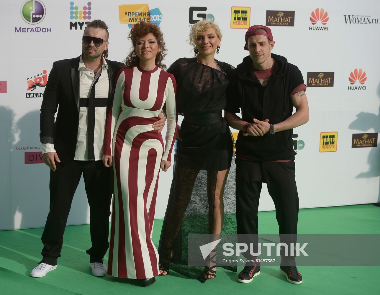 11th popular music awards Muz-TV 2013