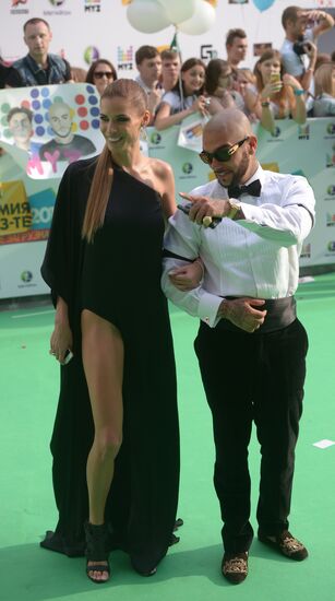 11th popular music awards Muz-TV 2013