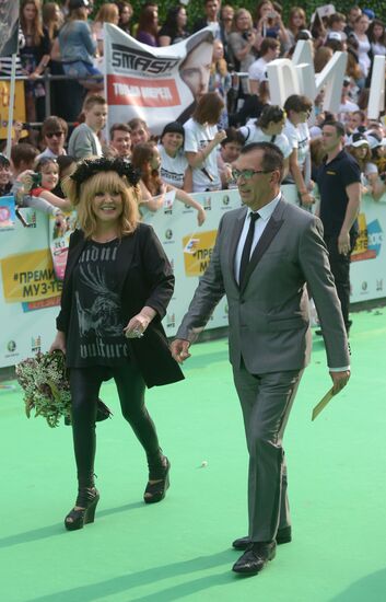 11th popular music awards Muz-TV 2013