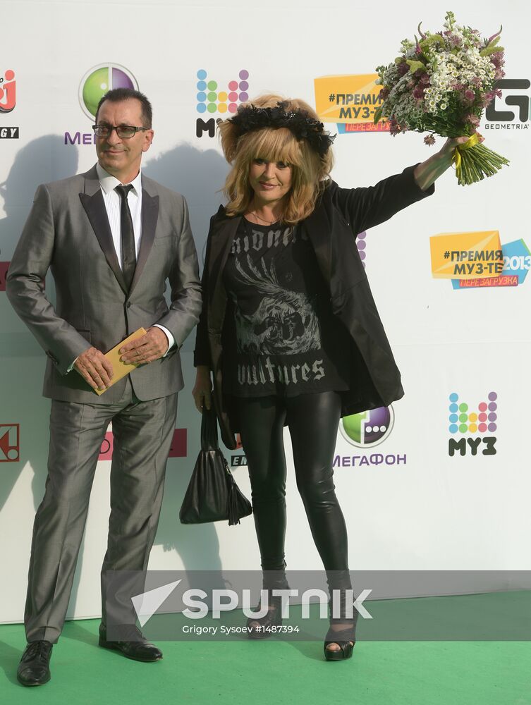 11th popular music awards Muz-TV 2013