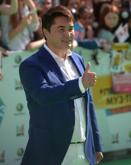 11th popular music awards Muz-TV 2013