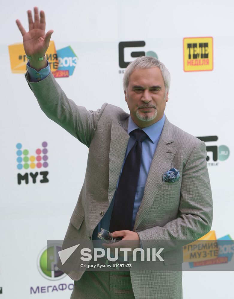 11th popular music awards Muz-TV 2013
