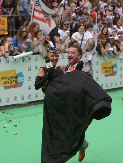 11th popular music awards Muz-TV 2013