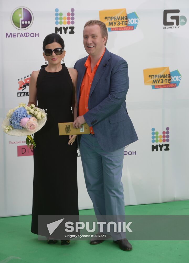 11th popular music awards Muz-TV 2013
