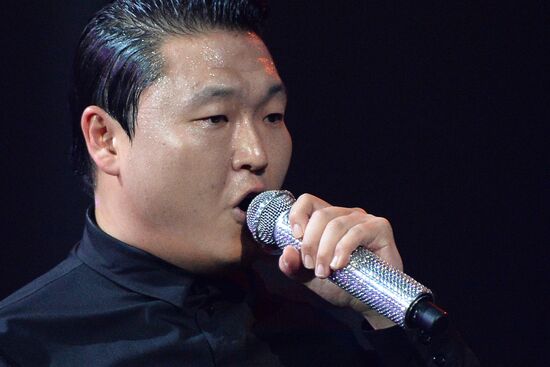 11th popular music awards Muz-TV 2013