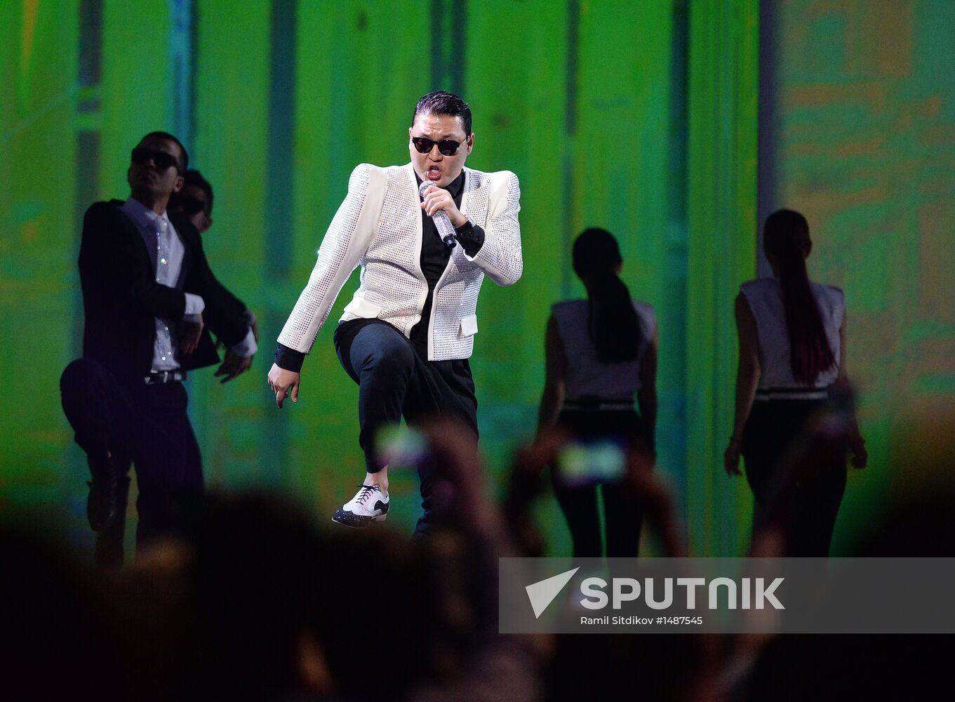 11th popular music awards Muz-TV 2013