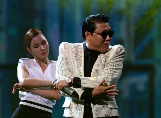 11th popular music awards Muz-TV 2013