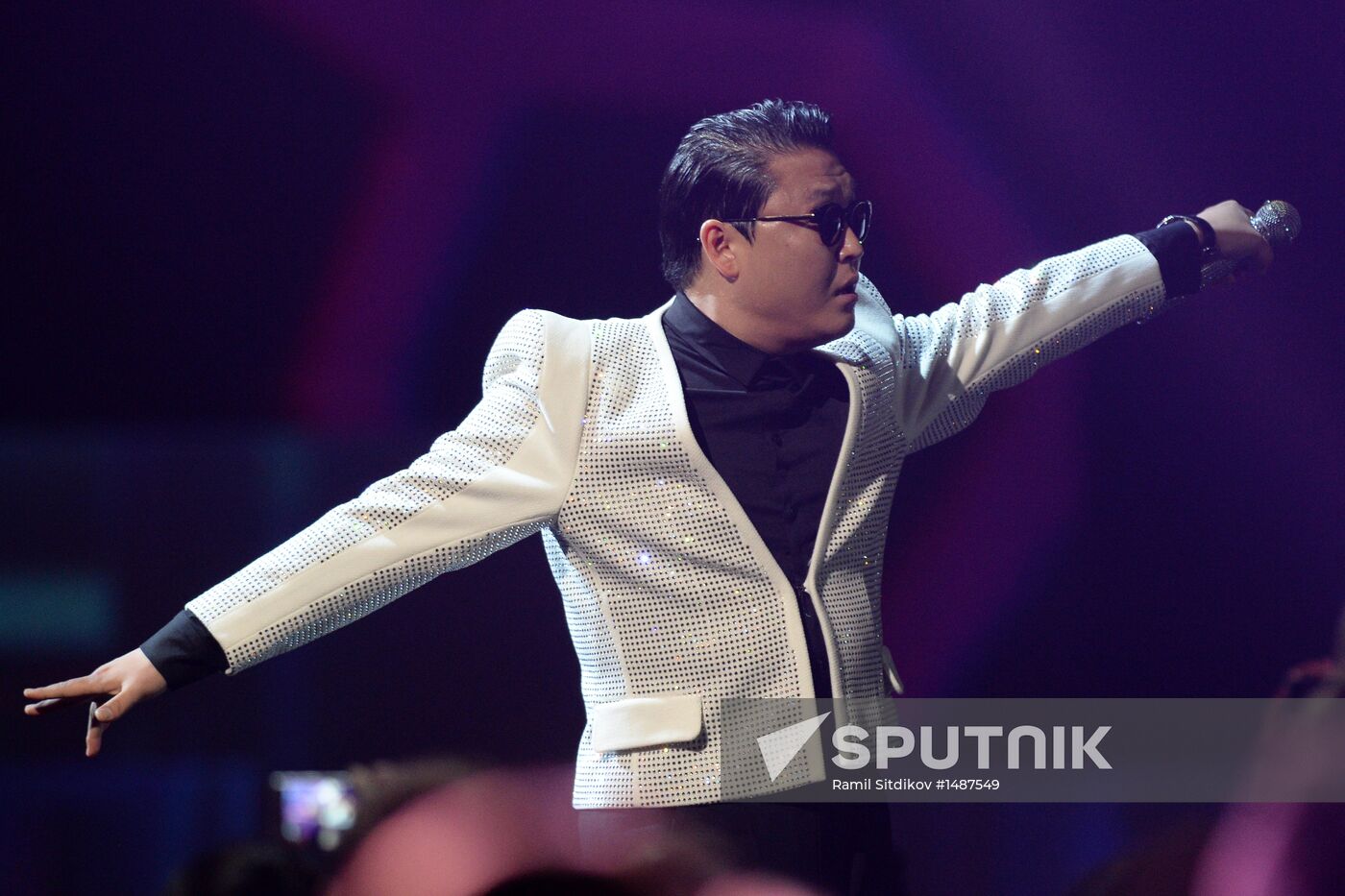 11th popular music awards Muz-TV 2013
