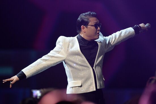 11th popular music awards Muz-TV 2013