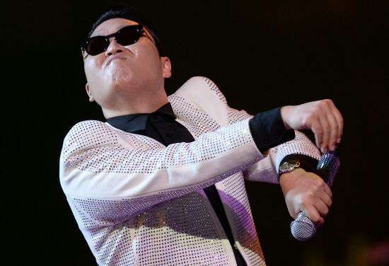 11th popular music awards Muz-TV 2013