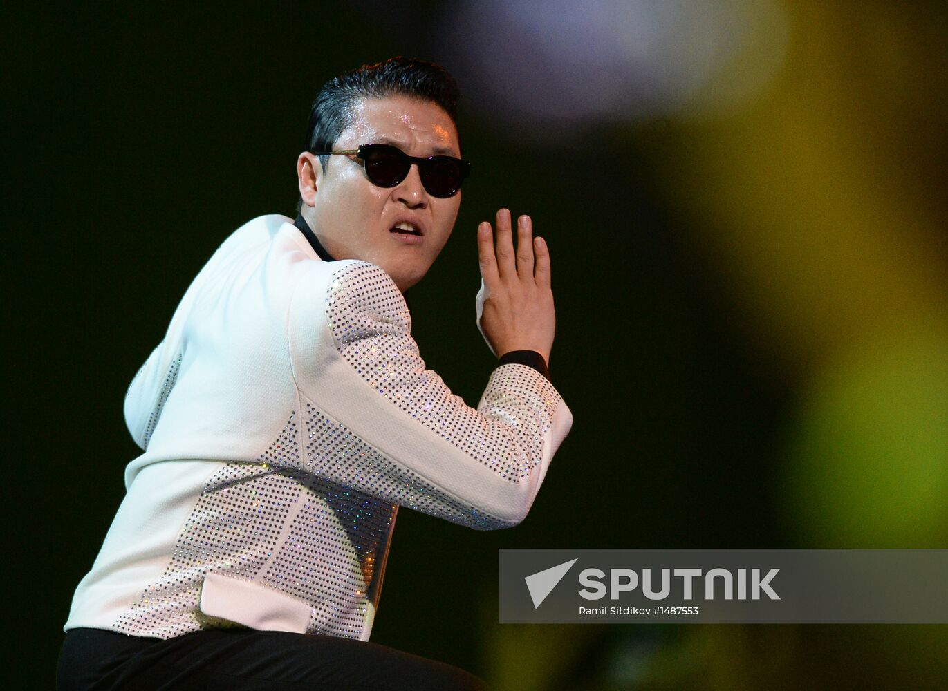 11th popular music awards Muz-TV 2013