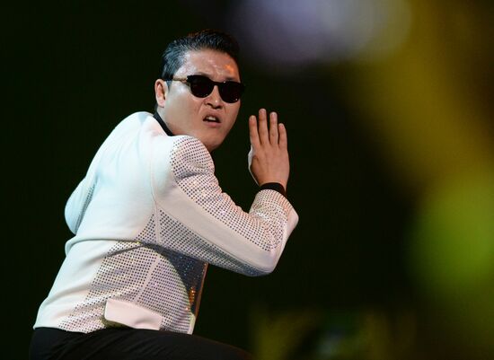 11th popular music awards Muz-TV 2013