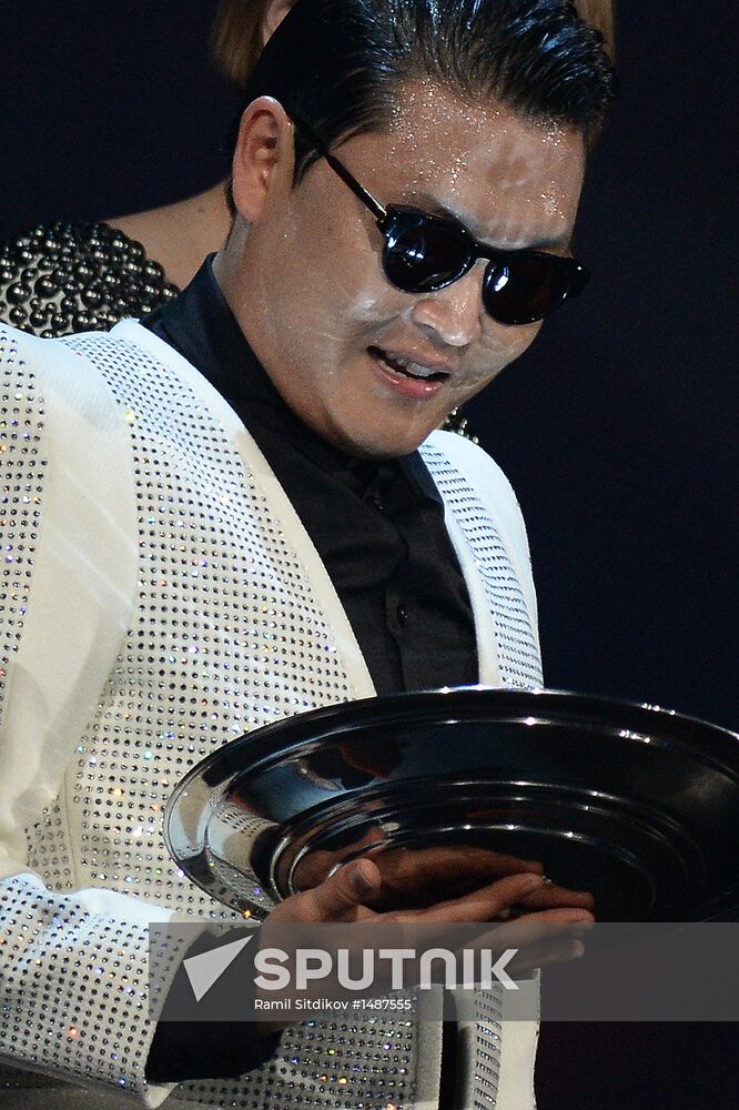 11th popular music awards Muz-TV 2013