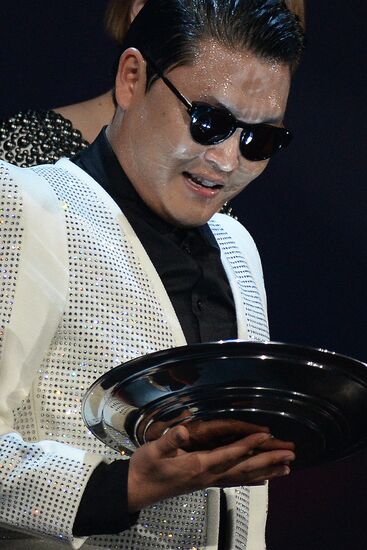 11th popular music awards Muz-TV 2013