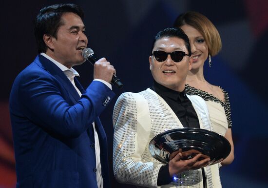 11th popular music awards Muz-TV 2013