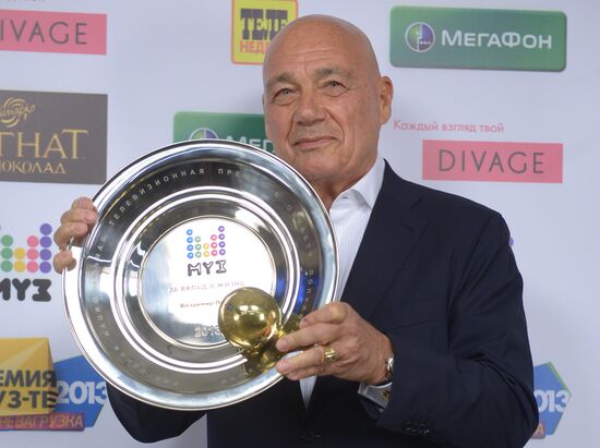 11th popular music awards Muz-TV 2013