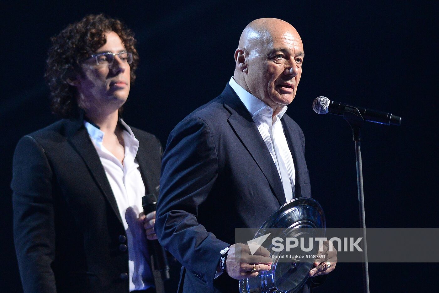 11th popular music awards Muz-TV 2013