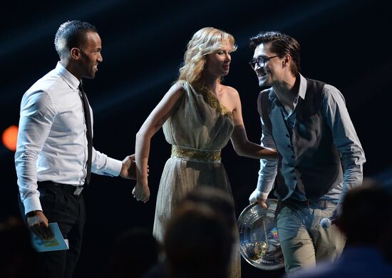 11th popular music awards Muz-TV 2013