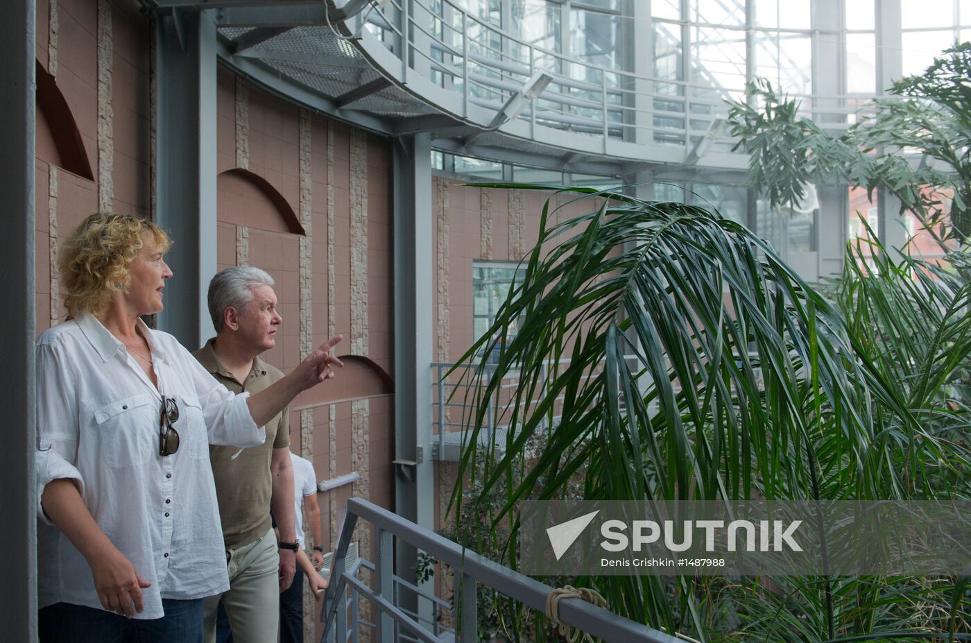 Sergei Sobyanin visits Moscow Zoo's greenhouse