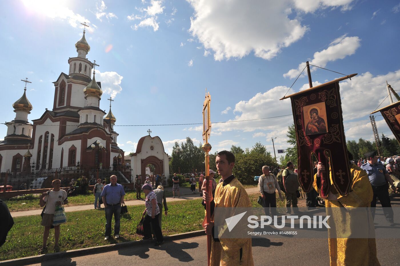 Velikaya River religious procession in Kirov Region