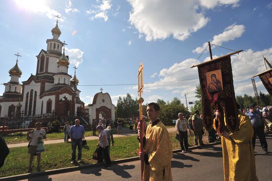 Velikaya River religious procession in Kirov Region