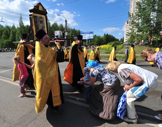 Velikaya River religious procession in Kirov Region