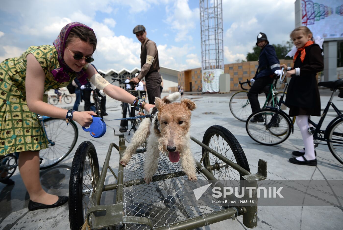 Vintage bike ride in Moscow's Sokolniki
