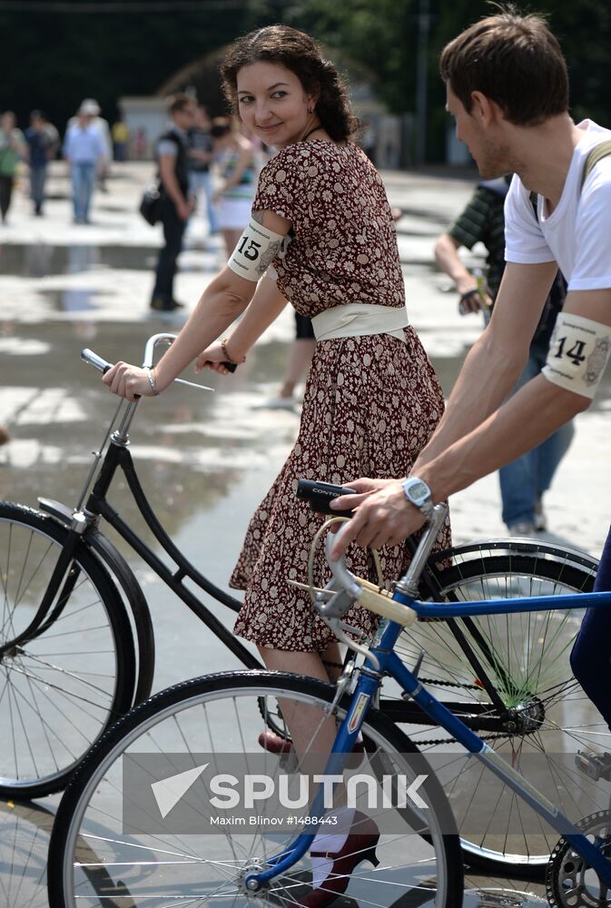 Vintage bike ride in Moscow's Sokolniki
