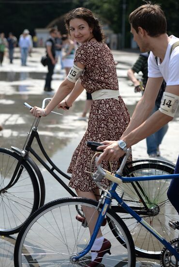 Vintage bike ride in Moscow's Sokolniki