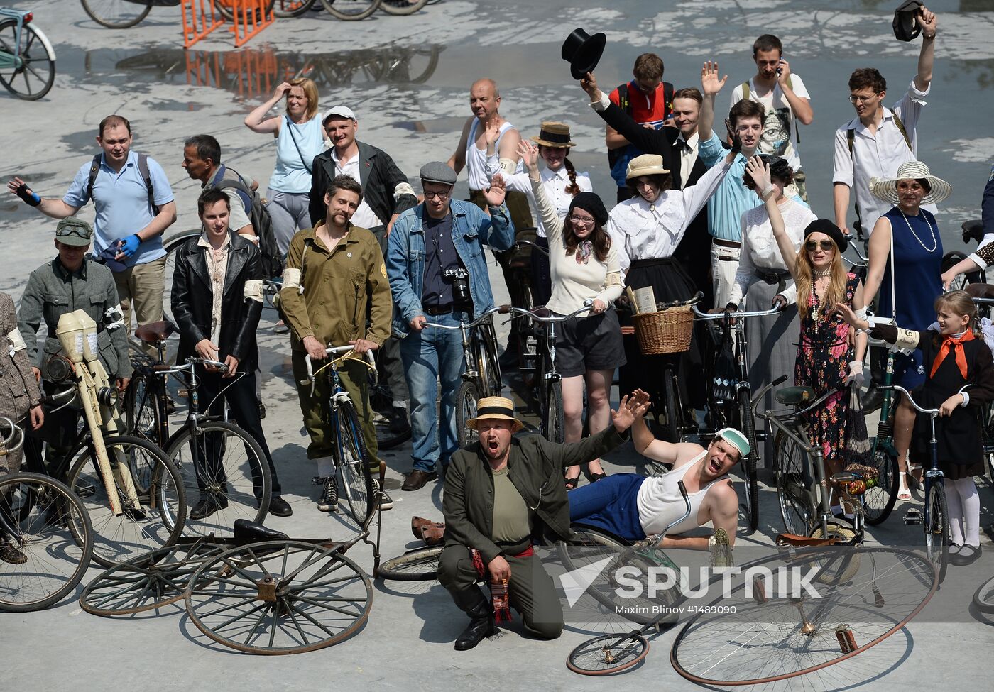 Vintage bike ride in Moscow's Sokolniki
