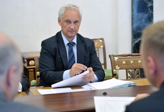 V.Putin holds meeting on economic issues in Kremlin