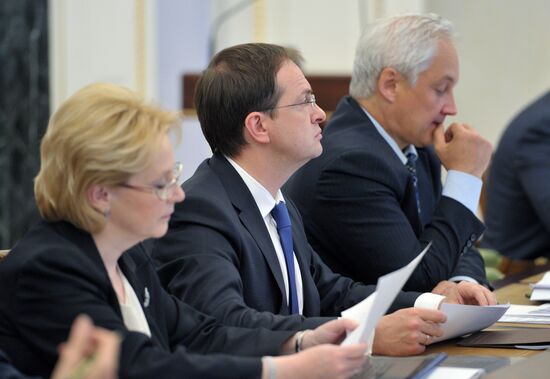 V.Putin holds meeting on economic issues in Kremlin