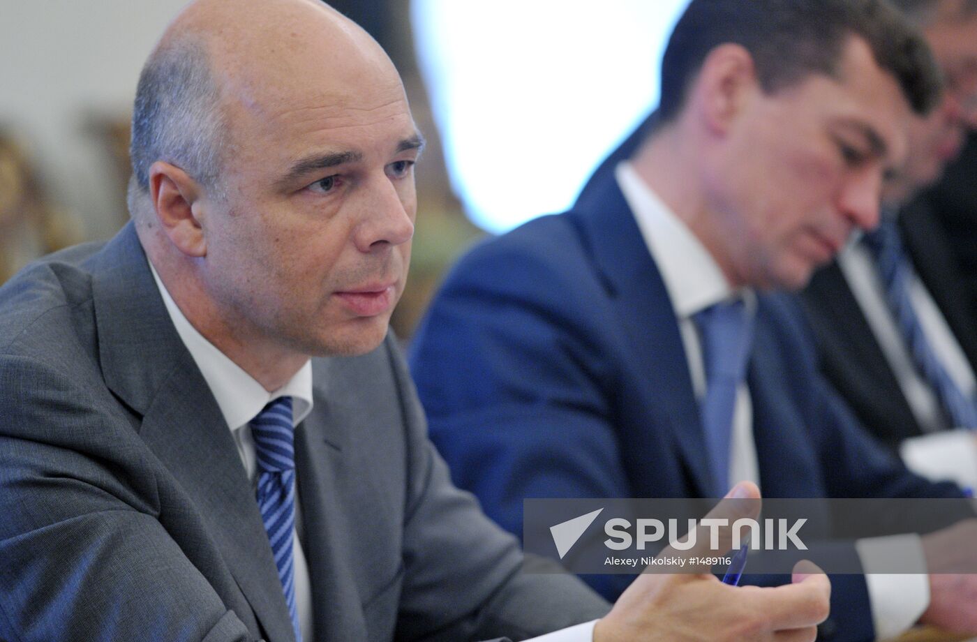 V.Putin holds meeting on economic issues in Kremlin