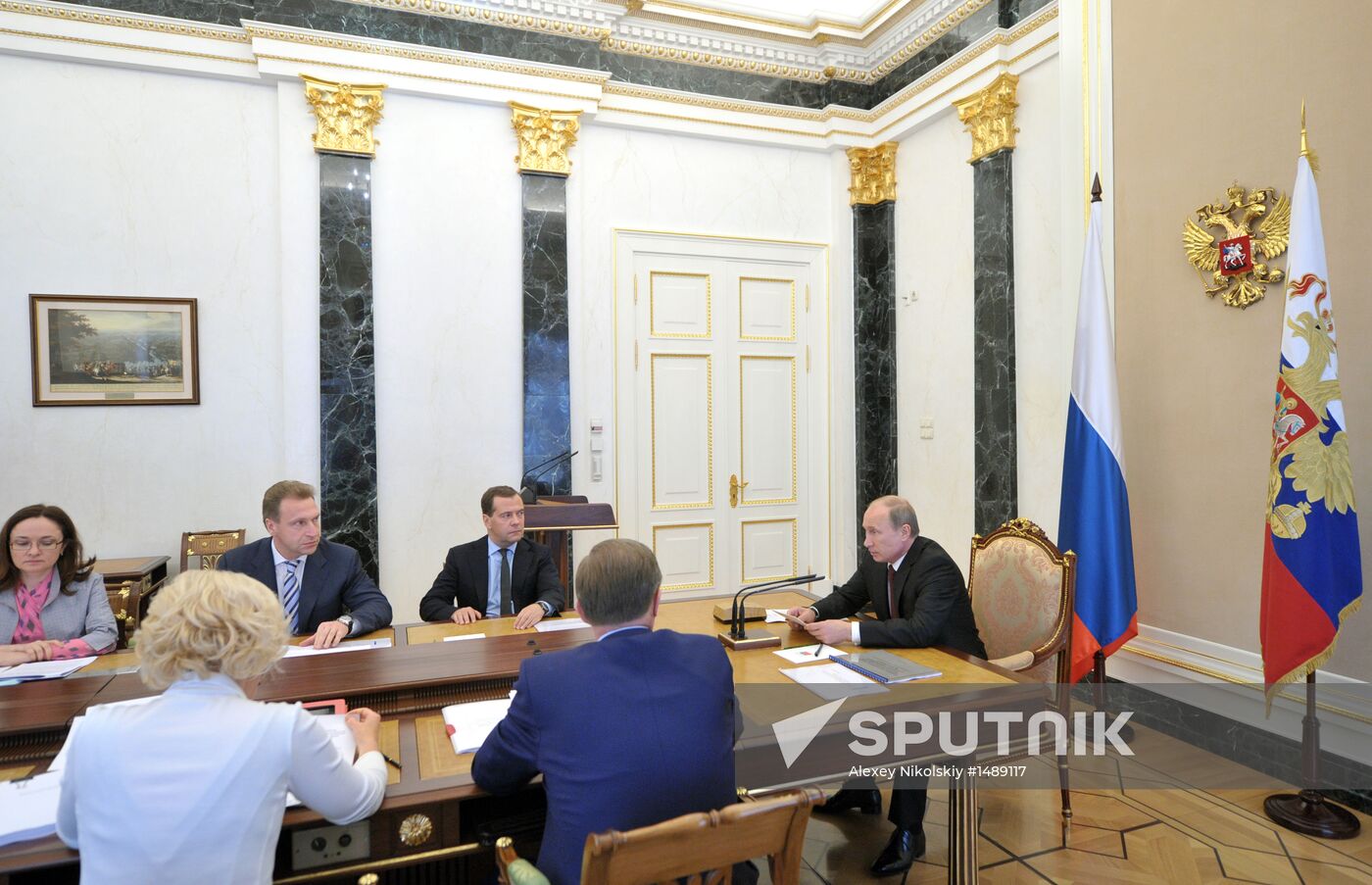 V.Putin holds meeting on economic issues in Kremlin
