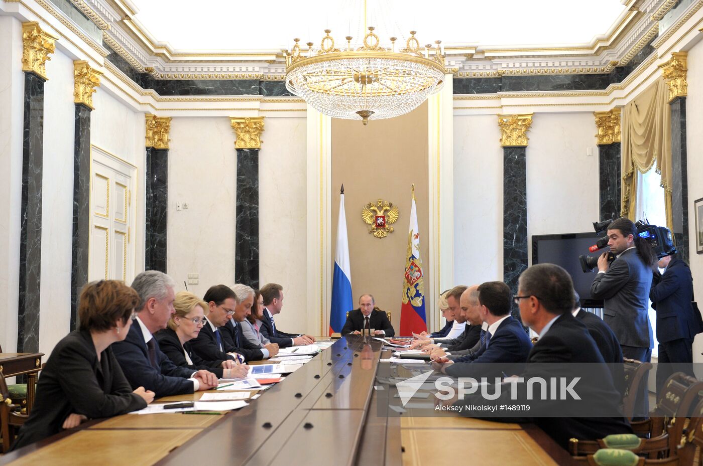 V.Putin holds meeting on economic issues in Kremlin