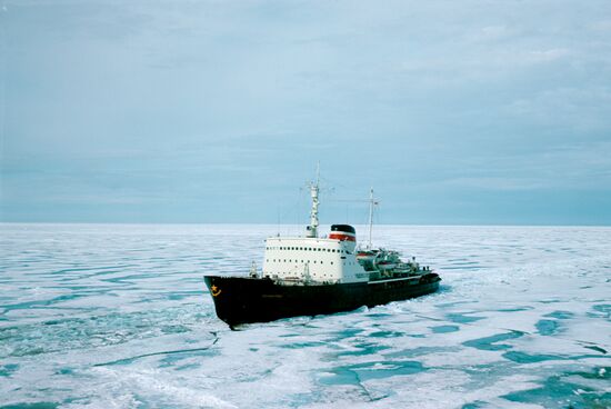 ICE-BREAKER LENINGRAD KARA SEA