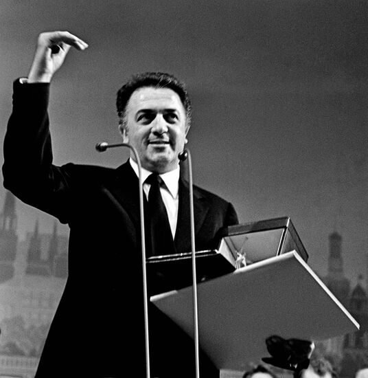 FEDERICO FELLINI FILM DIRECTOR MOSCOW 3RD FILM FESTIVAL 