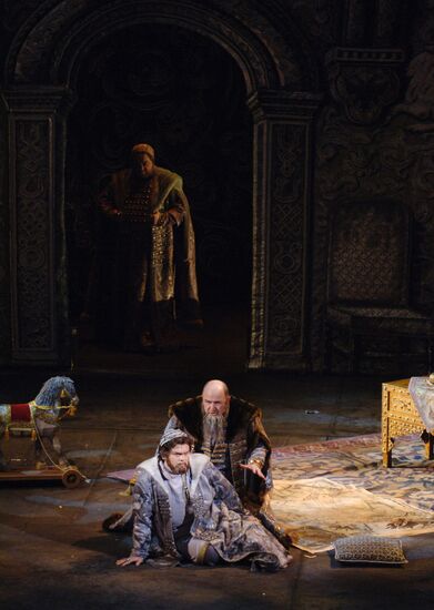 BORIS GODUNOV OPERA FIRST NIGHT