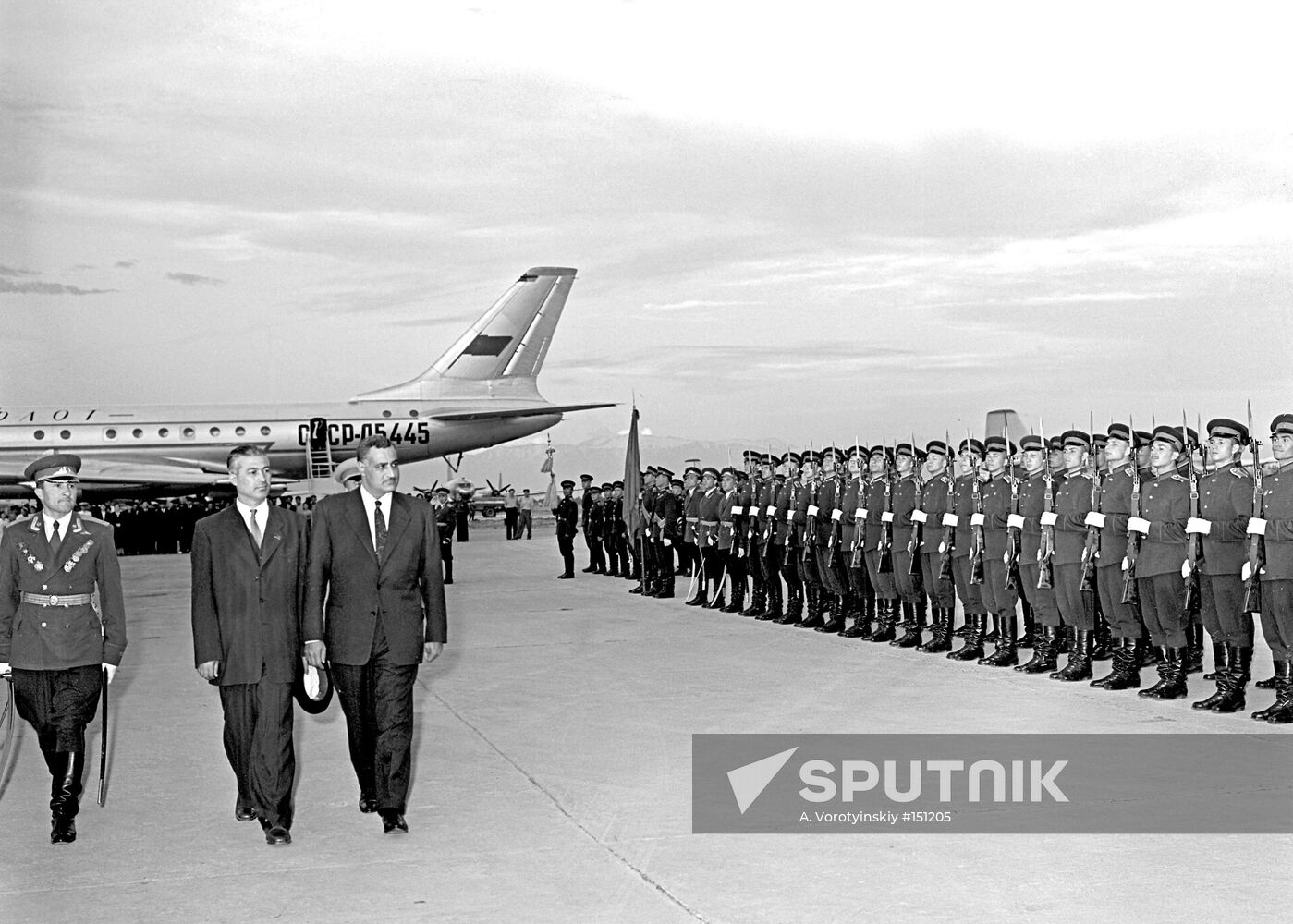 NASSER VISIT UZBEKISTAN RASHIDOV TASHKENT AIRPORT