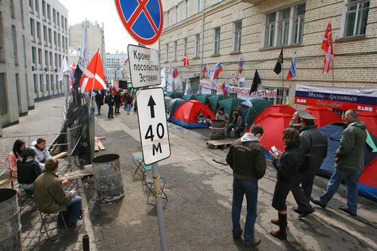 NEAR THE ESTONIAN EMBASSY