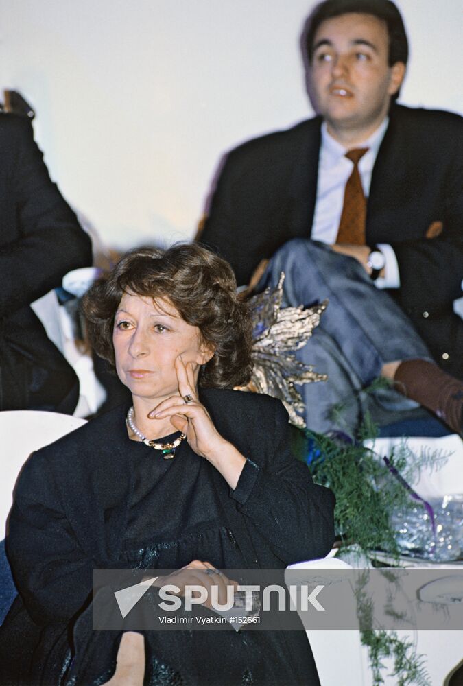 AKHEDJAKOVA