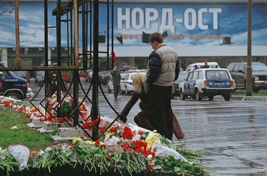 DUBROVKA TERRORIST ATTACK FLOWERS LAYING