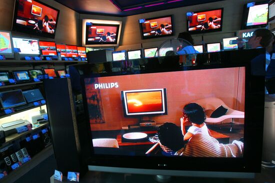 SELLING PLASMA TVS 