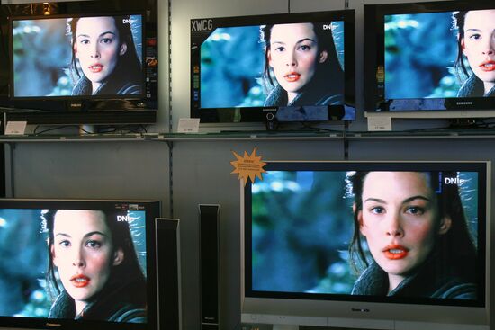 SELLING PLASMA TVS